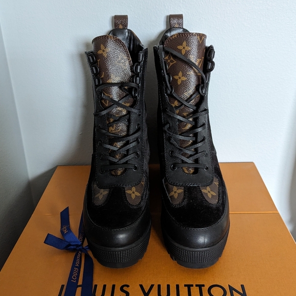 LOUIS VUITTON Suede Calfskin Monogram Laureate Platform Desert Boots - Picture 4 of 7